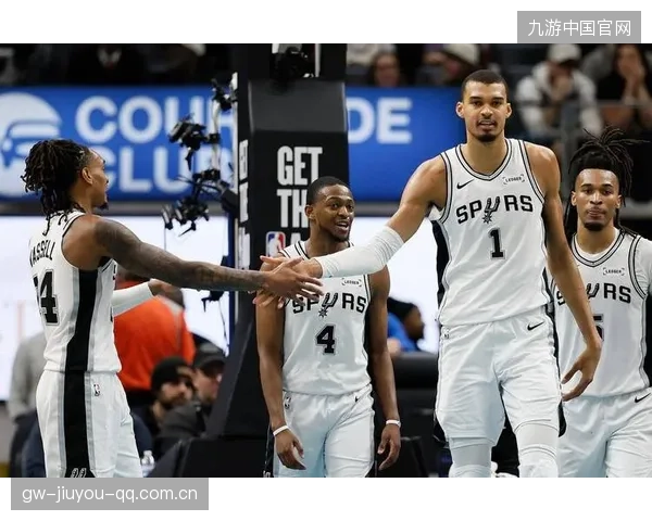 NBA复仇之战：马刺逆转太阳，文班亚马19分4帽统治！